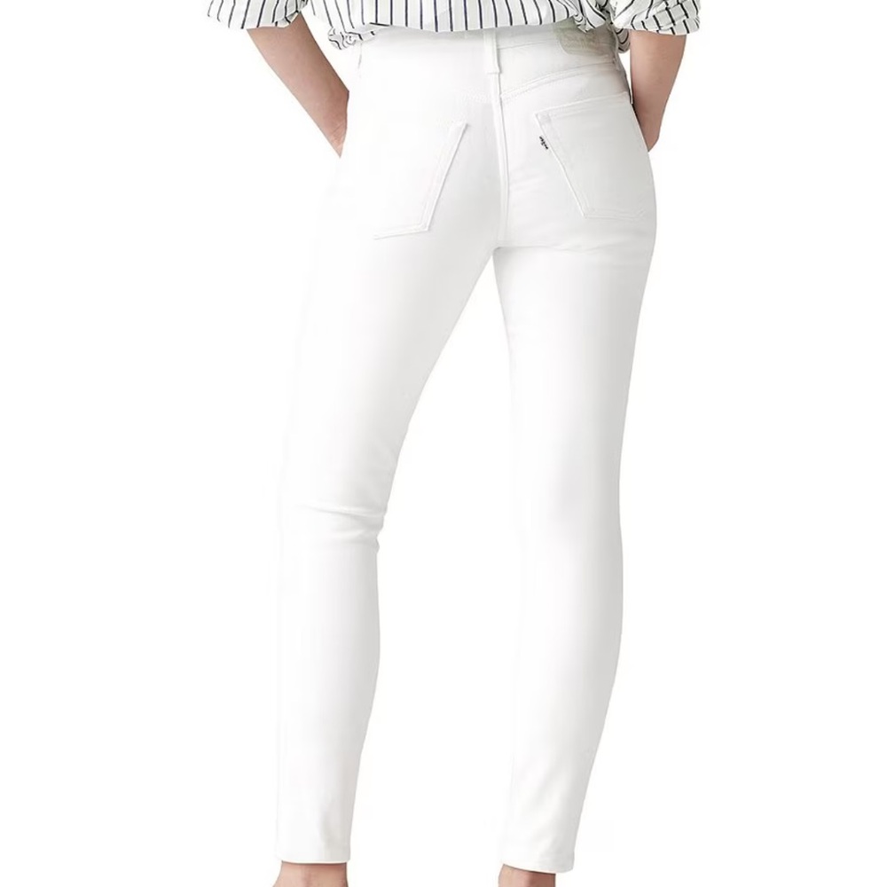 Levi’s NWT Sz 25x30 white jeans